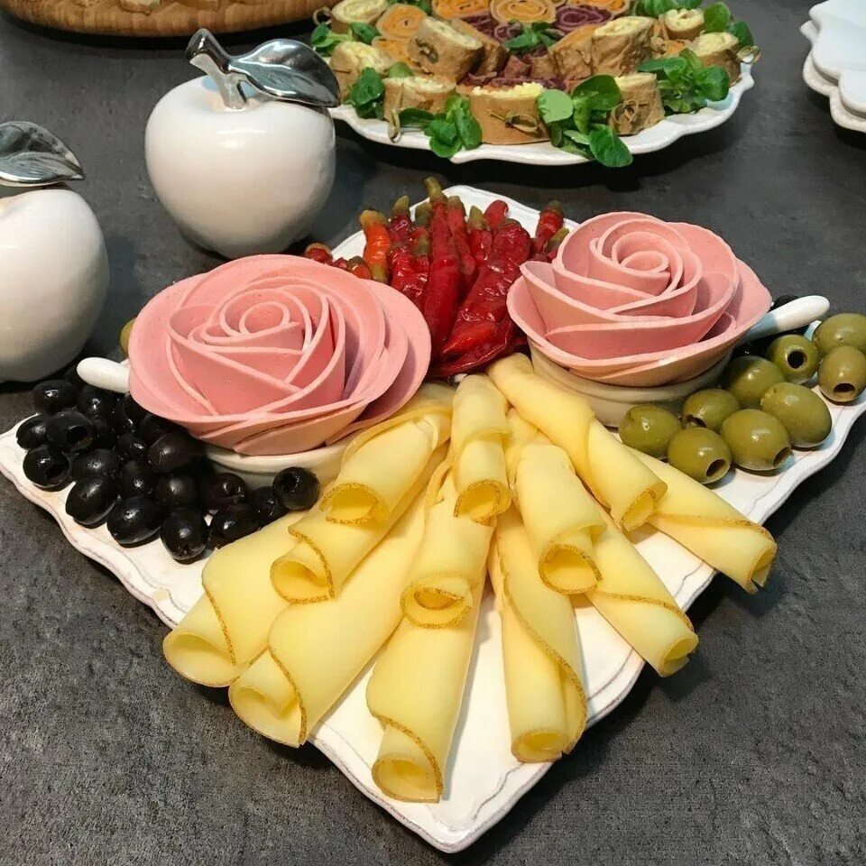 накрытый стол. сервировка стола к завтраку. красивый праздничный стол. фуршетный стол на день рождения. вкусный стол.