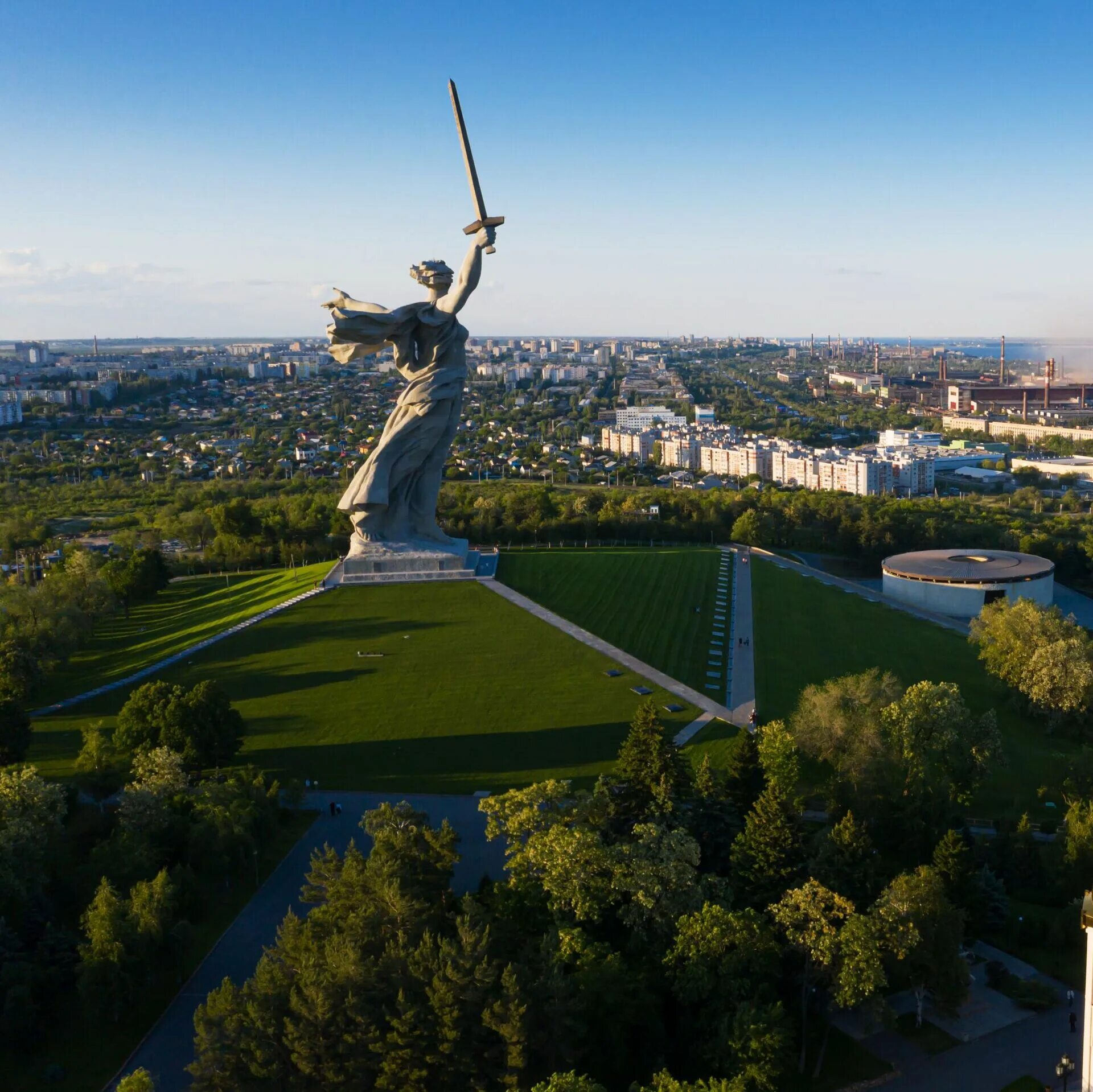 Родина мать москва. Панорама Волгоград Родина мать. Монумент Родина мать зовёт на Мамаевом Кургане. Родина мать Харьков. Родина мать зовёт Мамаев Курган Волгоград.