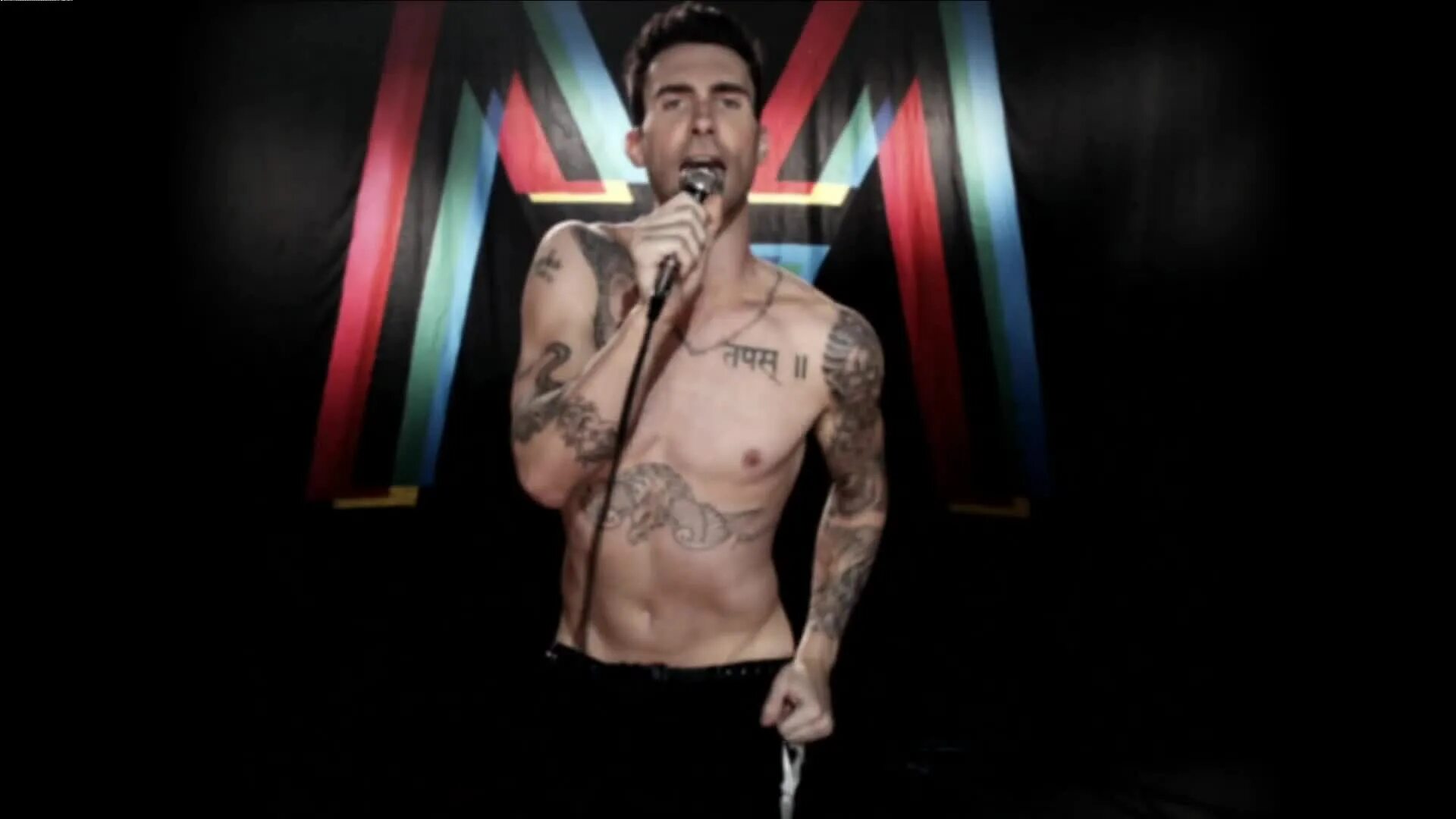 Moves like jagger remix. Марун 5 лайк джаггер. марун файв солист. maroon 5 moves like jagger. maroon 5 christina aguilera.