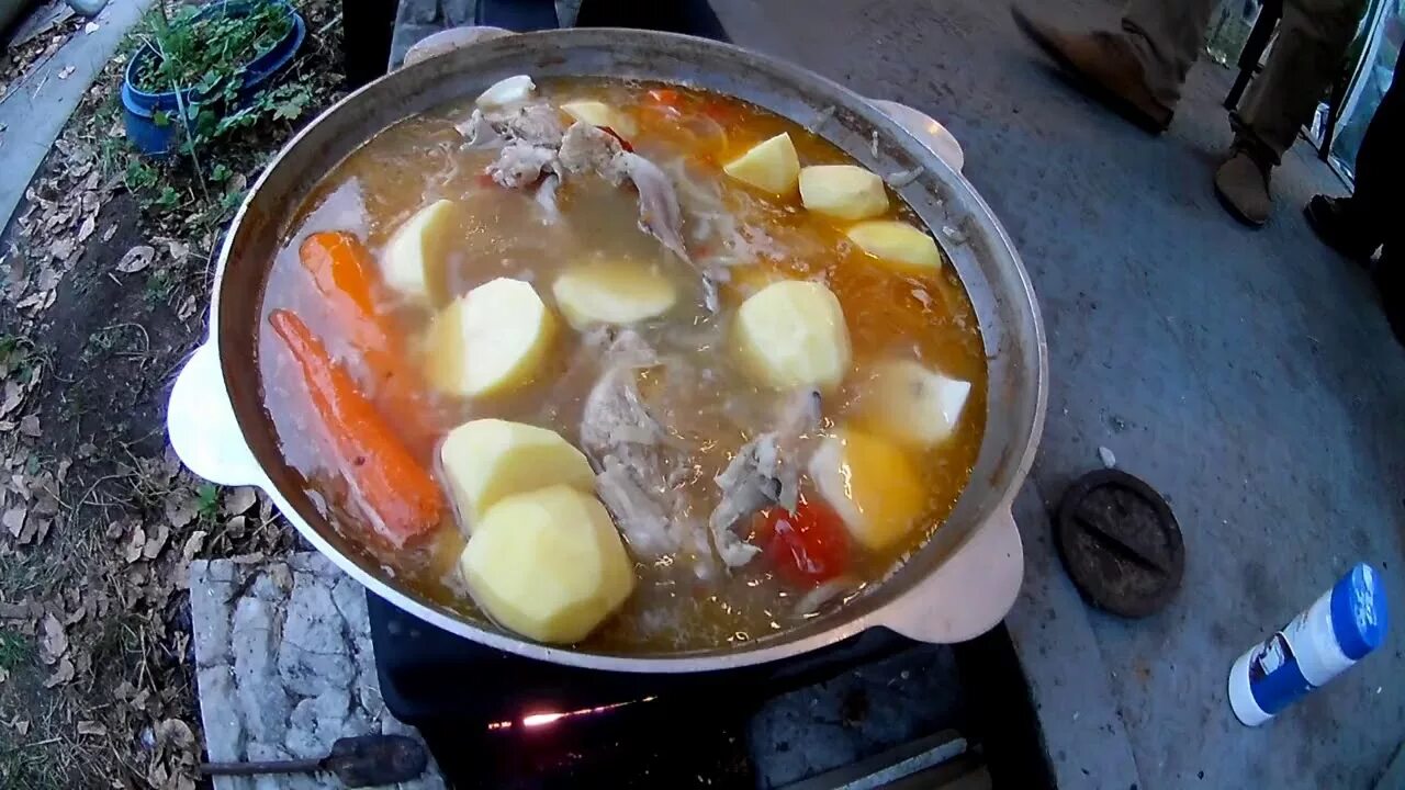 Шурпа в казане пошагово. Шулюм. Шурпа в казане. Шурпа в казане на костре. Бурчак Шурпа.