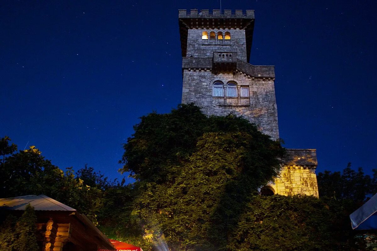 Гора ахун экскурсия. Смотровая башня ахун сочи. Гора ахун экскурсия. Гора в сочи ахун смотровая площадка. Башня на горе ахун.