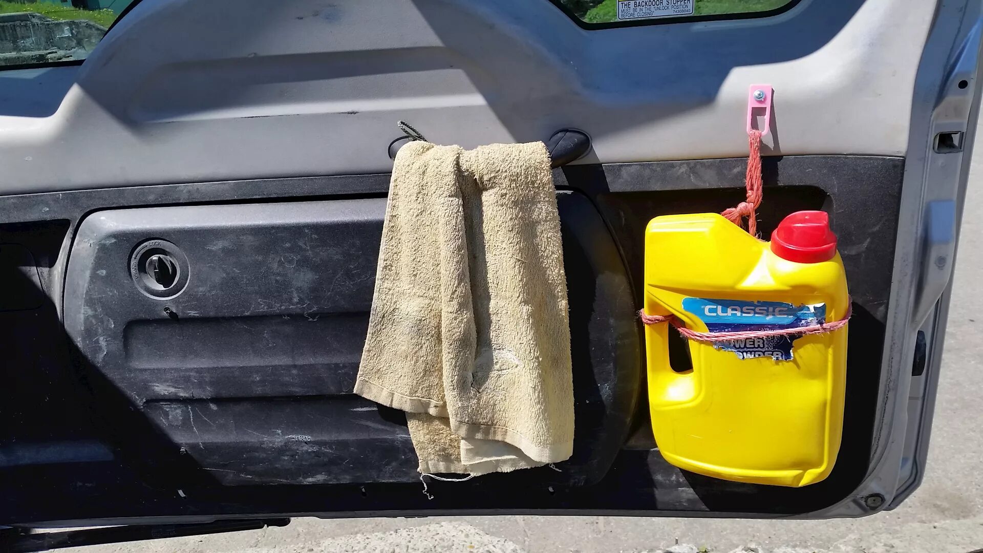 Тумба бриклаер палермо 40 с раковиной даллас 100. Умывальник для грузовика. Умывальник в машину. Раковина под стиралку 80 см. Раковина для автомобиля.