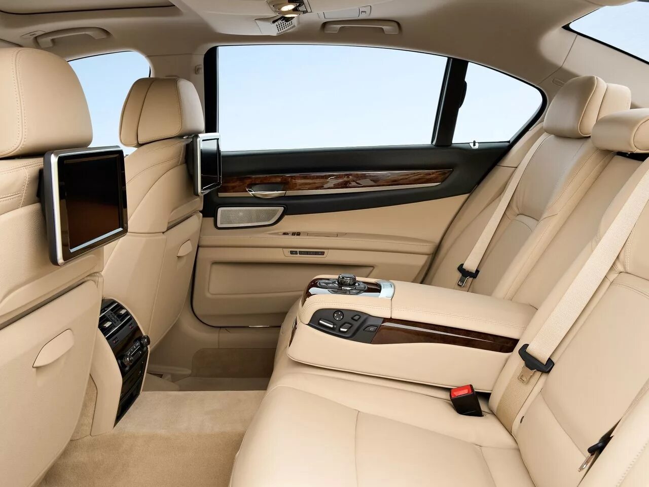 G12 BMW 7 Series LCI-745Le xDrive-on location 49 - Paul Tan's Automotive News