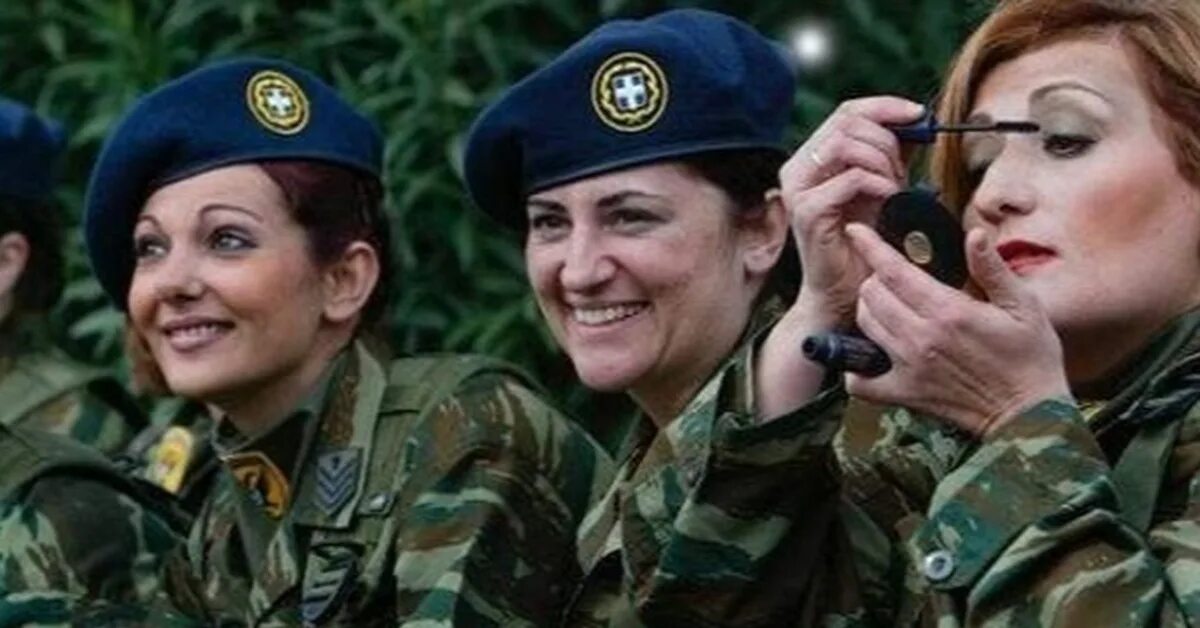 Военнообязанные лицо. Женщины военные. Женщины в армии. Женщины на военной службе. Женская армия.