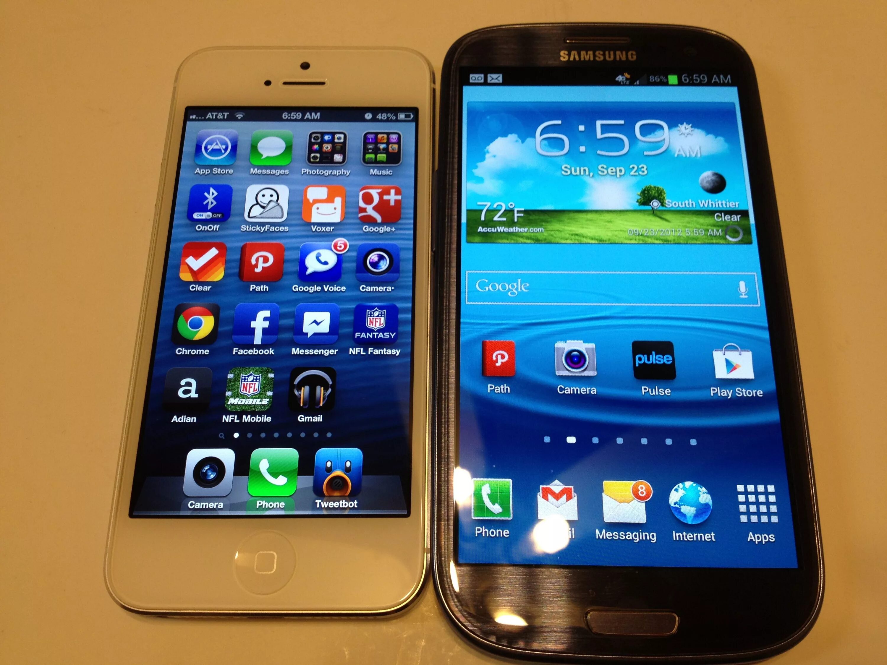 Samsung против iphone. Iphone Samsung s3. Айфон 5 самсунг. Samsung Galaxy s III И iphone 4. Айфон и самсунг галакси s3.