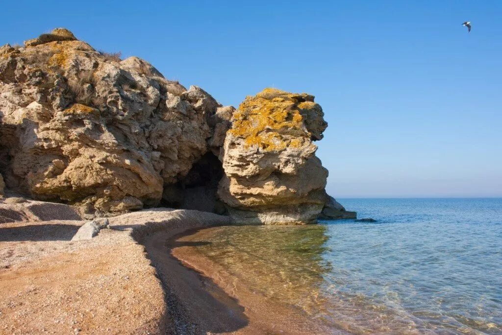 Генеральский пляж крым где. Керчь Азовское море Генеральские пляжи. Генеральские пляжи на Азовском море в Крыму. Генеральские бухты Керчь. Генеральские пляжи золотое Крым.