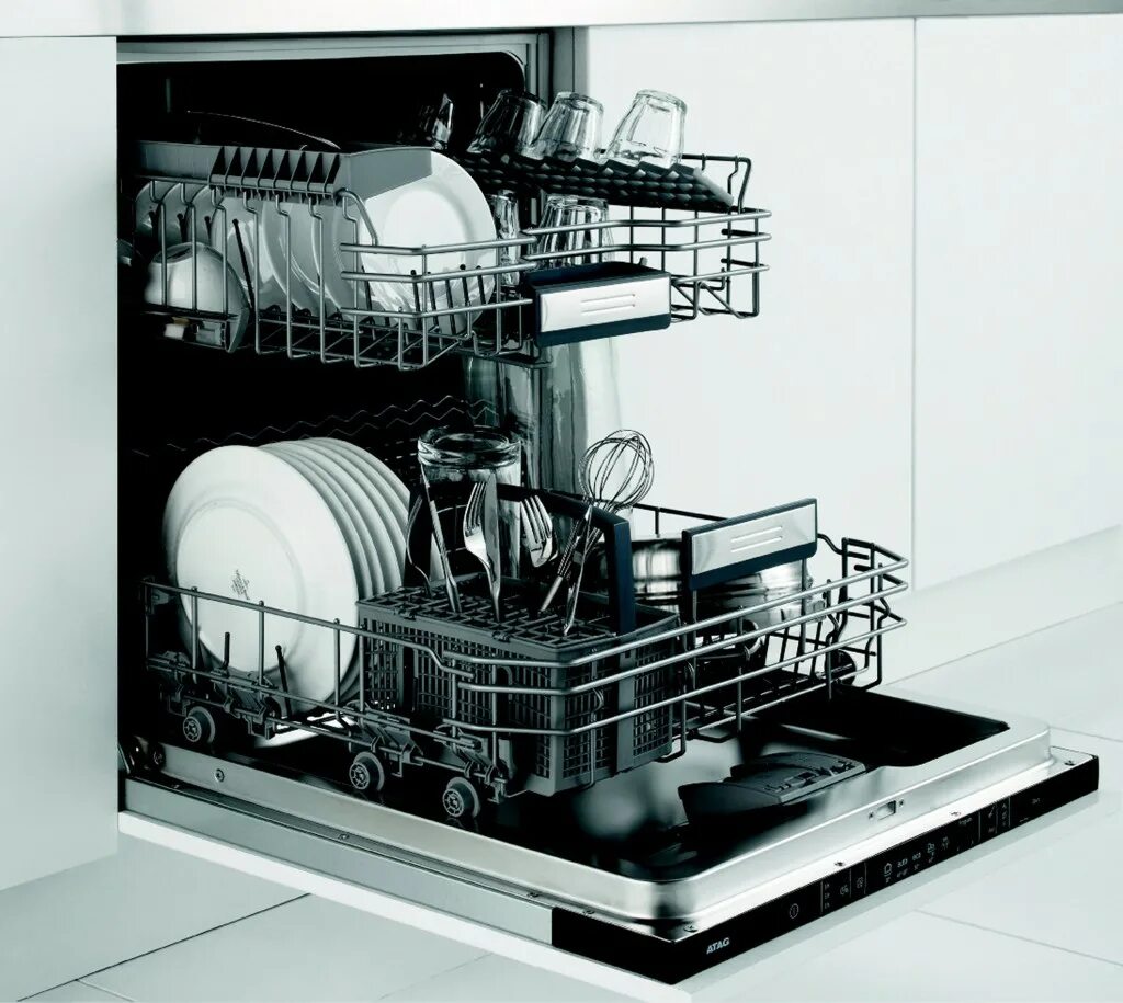 Какие посудомоечные машины хорошие по качеству. Посудомойка Dishwasher. Посуда в посудомоечной машине. Посудомоечная машина внутри.