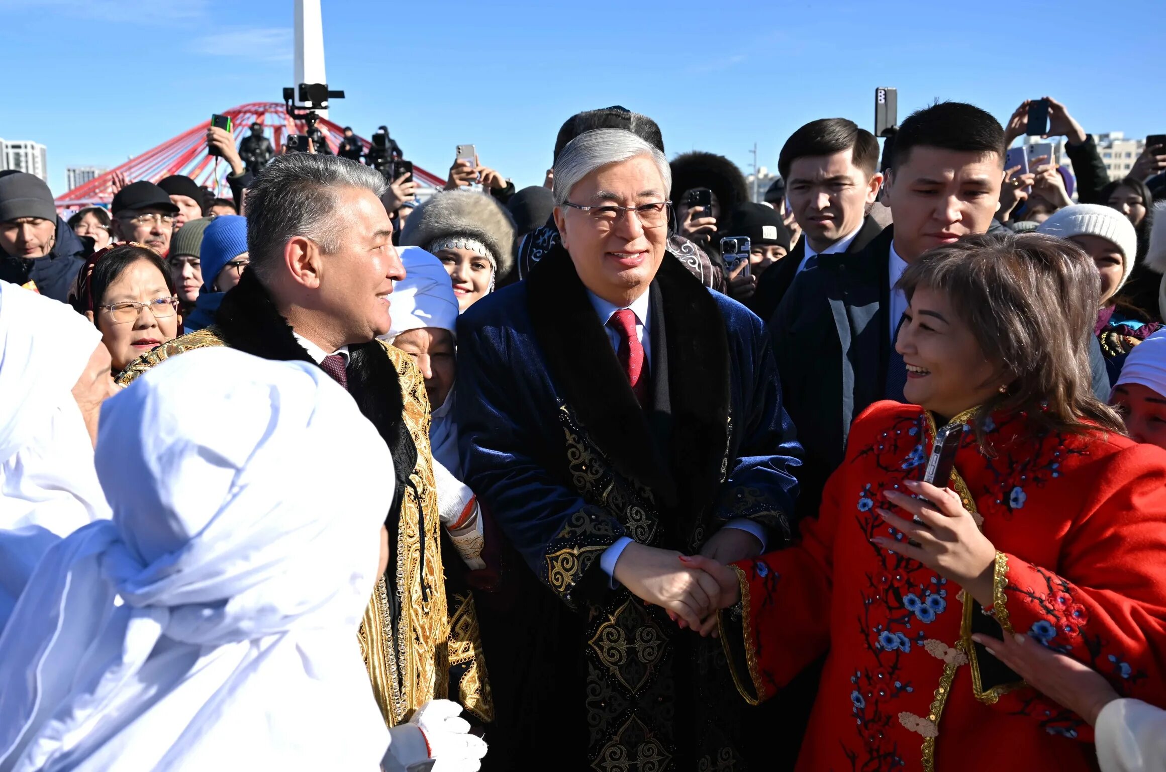 Праздник навруз в казахстане. Праздники Казахстана. Праздник Наурыз в Казахстане. С праздником Нооруз. С праздником Навруз.