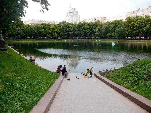 Патриаршие пруды москва как добраться на метро. Патриаршие пруды станция метро. сквер патриаршие пруды метро. маяковская патриаршие пруды.