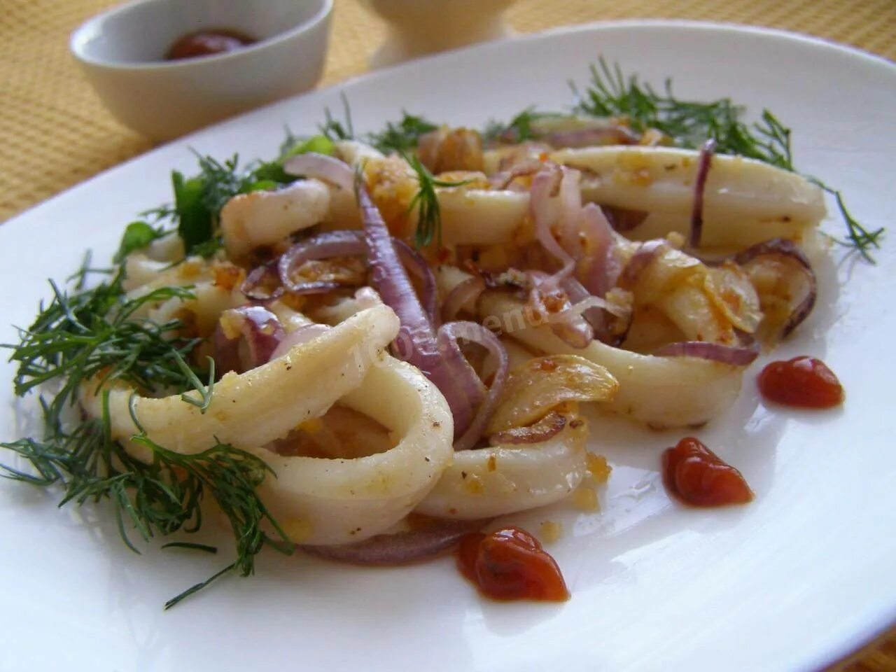 Кальмары с луком рецепт