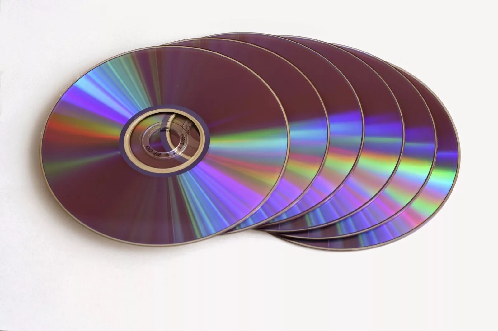 Zn cd. CD диск. CD это в информатике. Красный CD диск. Компакт-диск в виде визитной карточки.