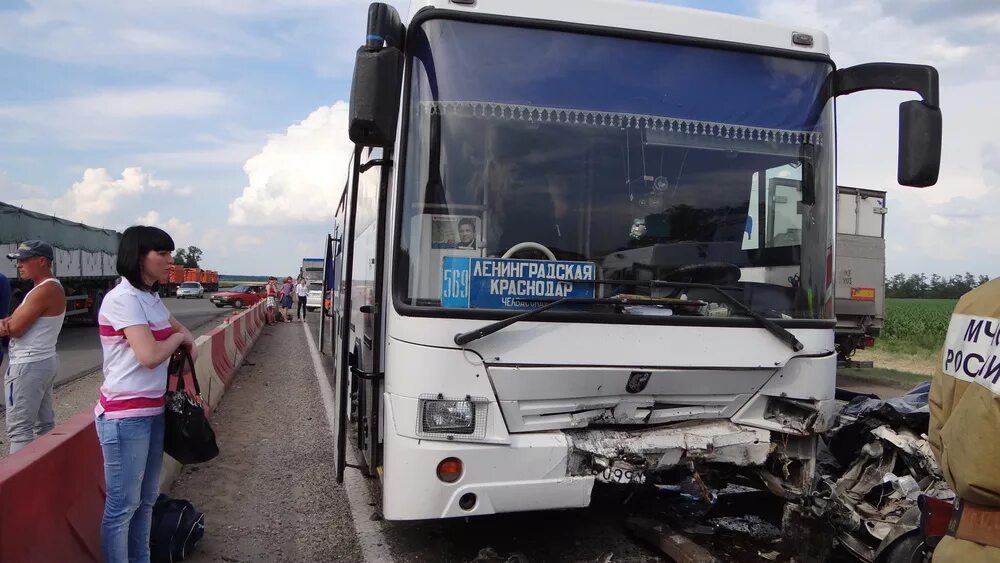 Сегодня автобус кореновск краснодар. ДТП м4 Дон Краснодарский край. Автобус Кореновск Краснодар. Кореновск автобусы. Автостанция Кореновск.