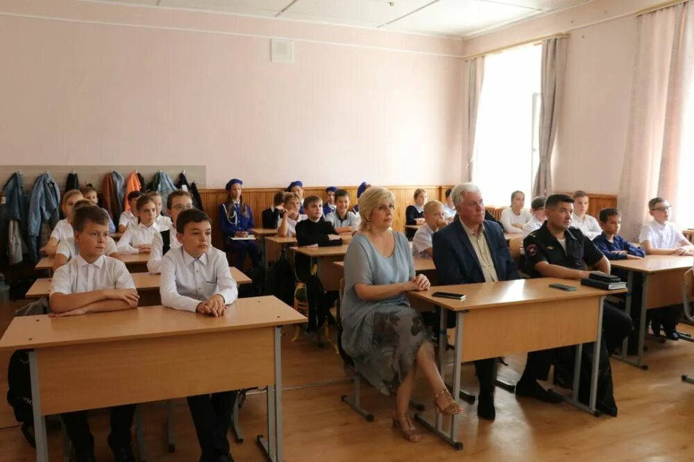 4 школа город феодосия. 13 школа феодосия. Элжур гимназия 5 феодосия. Мбоу гимназия 5 феодосия электронный. Гимназия 5 феодосия.