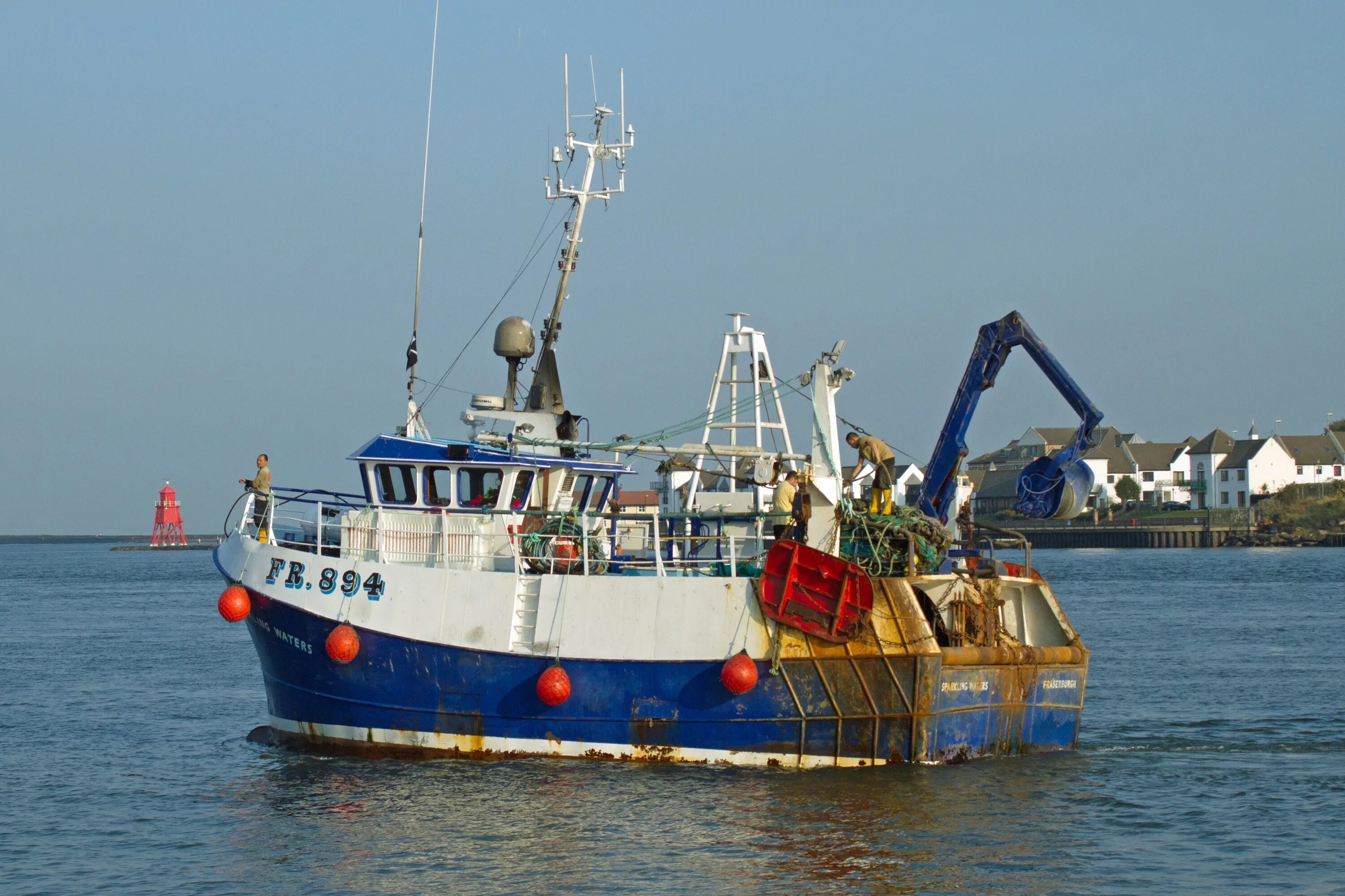 Траулер в балтийском море