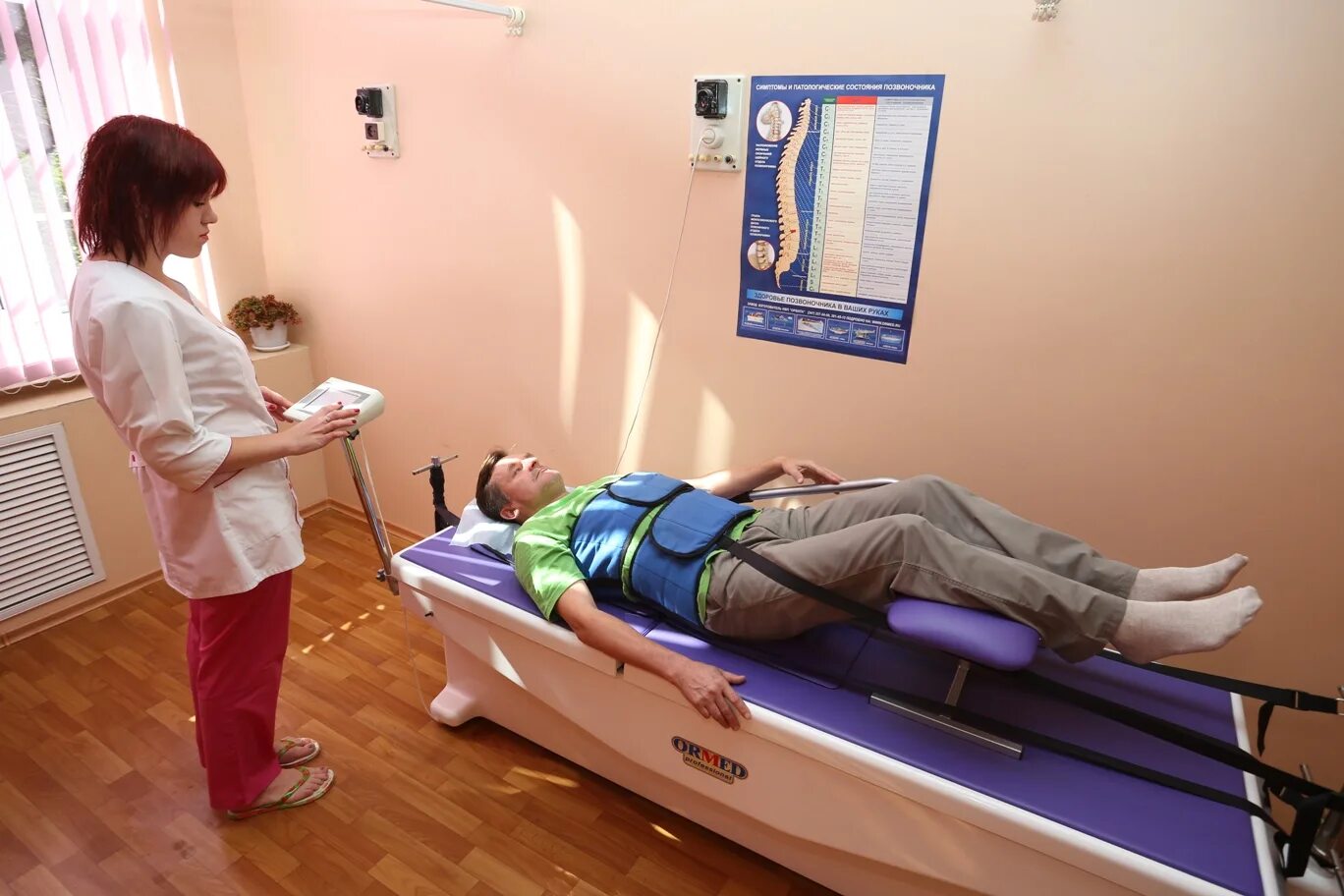 Водная вытяжка позвоночника. Атланта вытяжение позвоночника. тракция вытяжение позвоночника. вытяжка физиотерапия позвоночника. вытяжение позвоночника у детей.