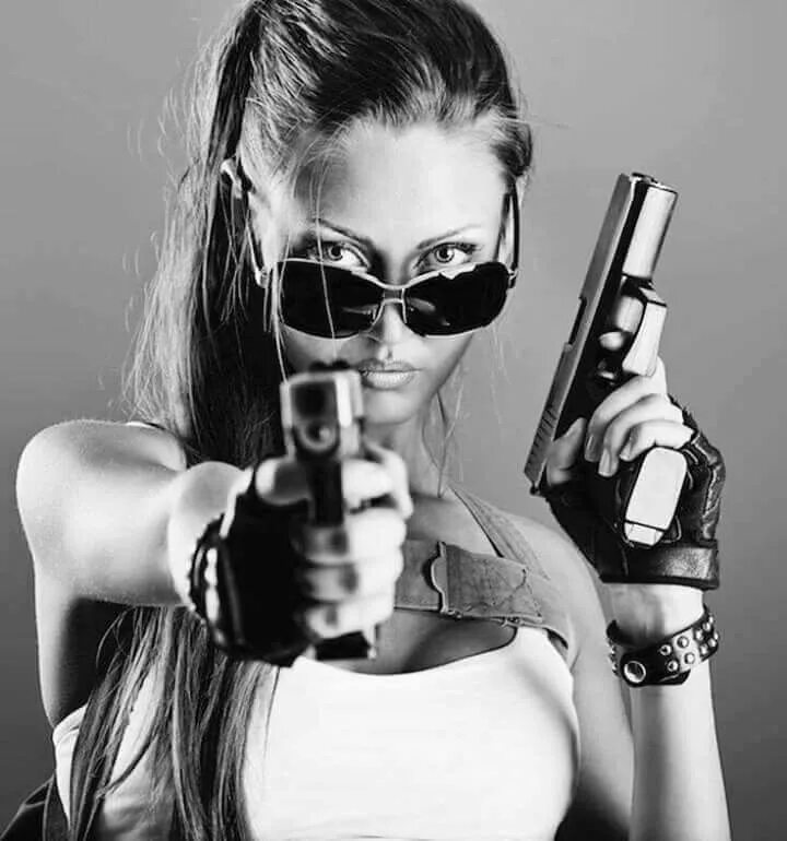 Идеи фото с пистолетом для девушки Pin on http:///111975851902936666425