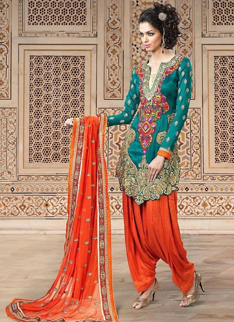 Индийское платье. Индийский стиль в одежде современный. Индийский костюм женский. Брючный костюм в индийском стиле. Другое название востока