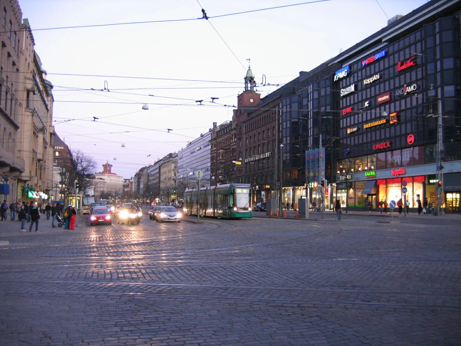 Хельсинки улочки. Центр хельсинки пешеходная улица. Хельсинки улица ryhgard nimyankatu. Хельсинки центральная улица. Финляндия хельсинки.