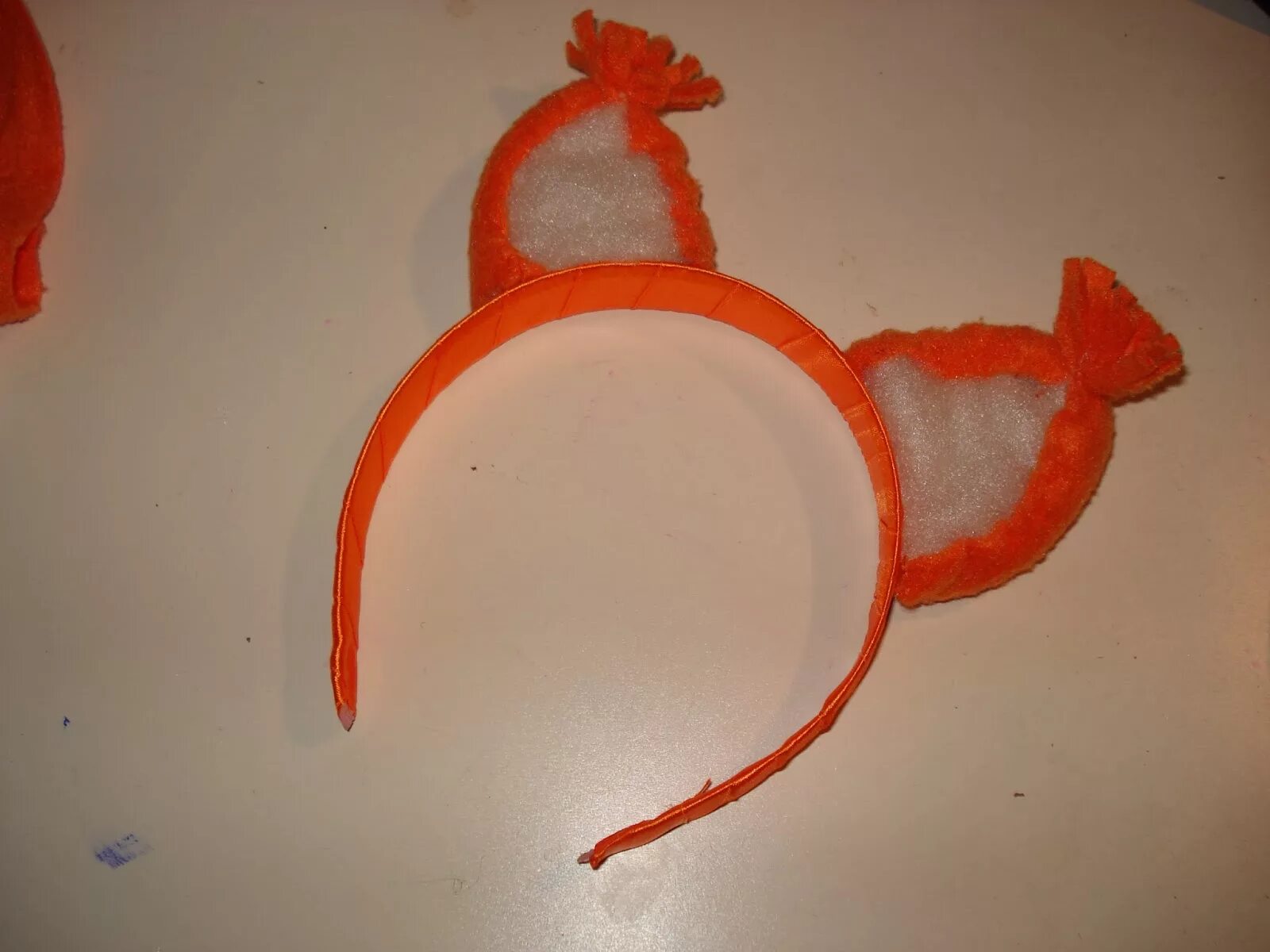 Ушки белочки заколки. Ушки белочки. Как сделать ушки белочки своими руками. Беличьи ушки на ободке. Ободок белочка.