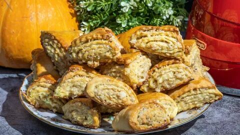 Слоеные печенья с орехами