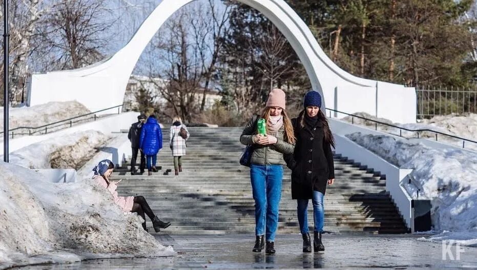 Казань март. Казань в марте. Казань в марте. Свияжск казань храм всех религий. Казань кремль весной.