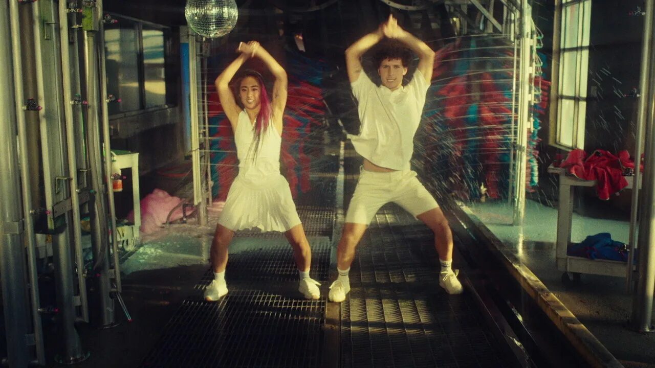 Песня can t let go. Don&#039;t let me go клип.