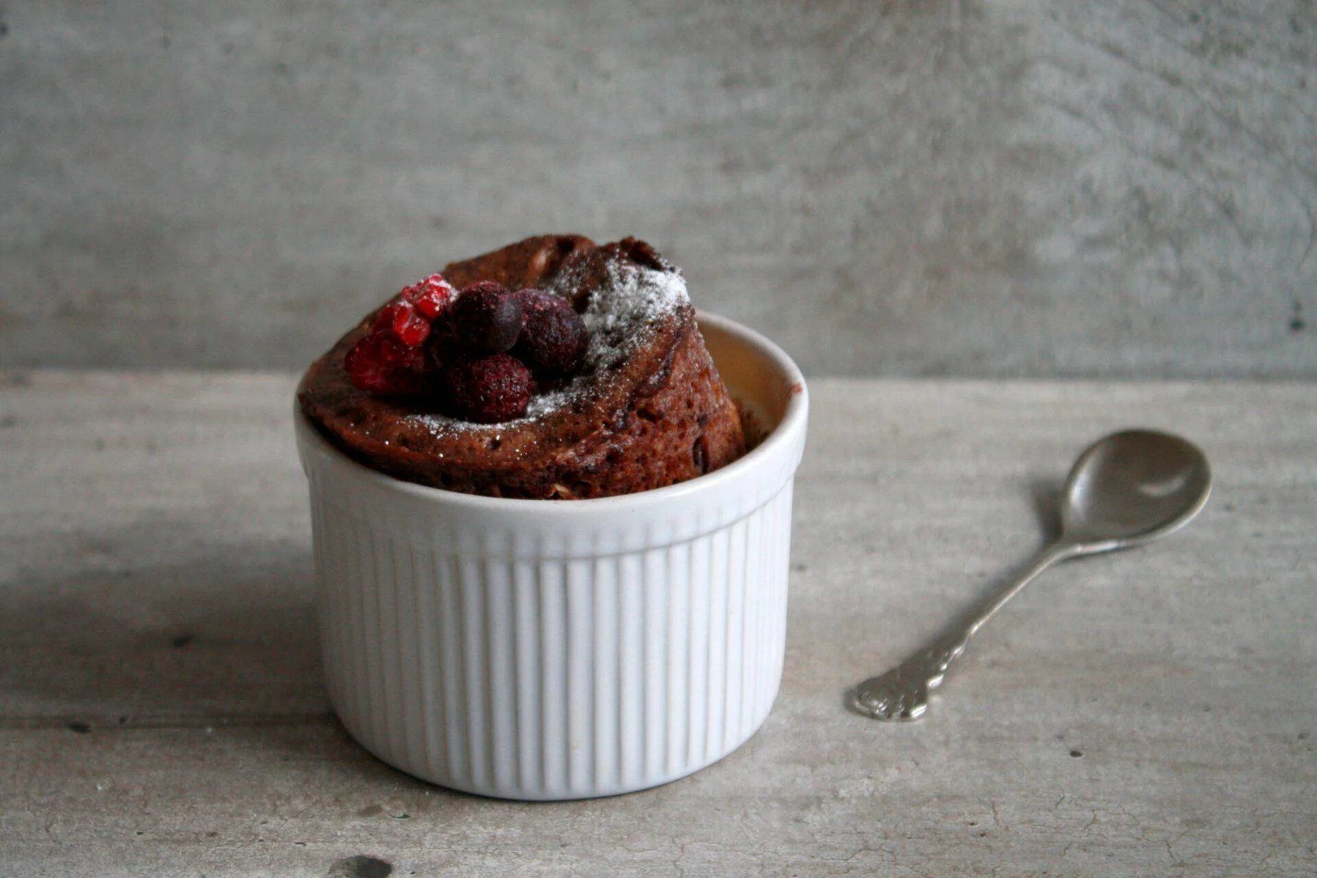 Шоколадный кекс в кружке в микроволновке за 3 минуты. Как сделать кекс без масла без какао. Кекс в микроволновке без муки и какао. Кекс в микроволновке в кружке без разрыхлителя. Кекс в кружке рецепт.