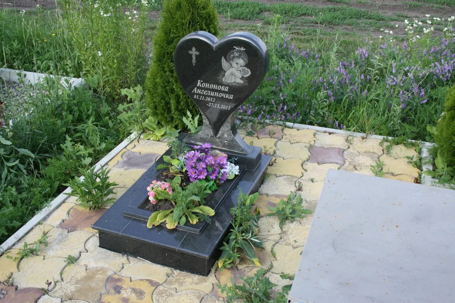 детские памятники для новорожденных. памятники детские с ангелочком. памятники для детей. детский памятник из гранита. детский надгробный памятник.