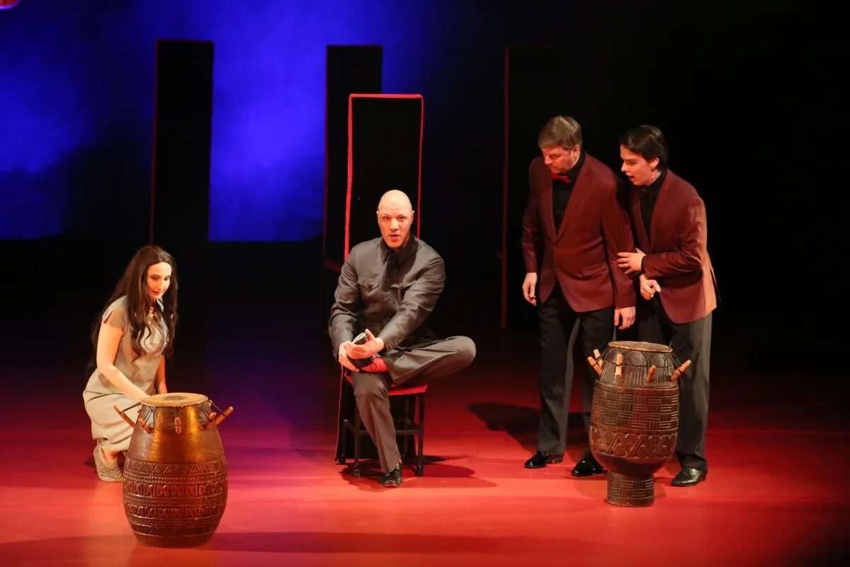 Музыкальный театр геликон опера. Геликон опера иоланта. Геликон 33 удовольствия. Максим перебейнос геликон. Театр геликон опера.