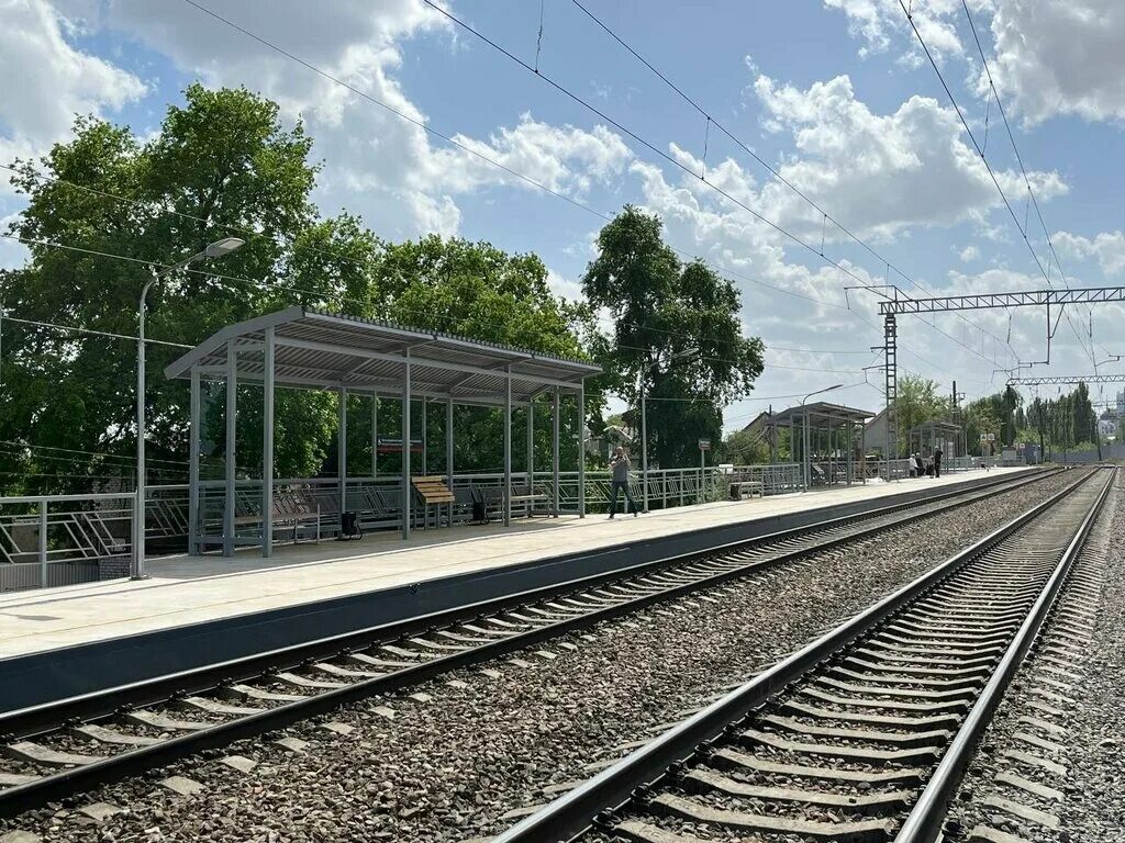 Остановка арзамасская воронеж фото Парковку и остановку машин запретили у здания управы Советского района и школы в
