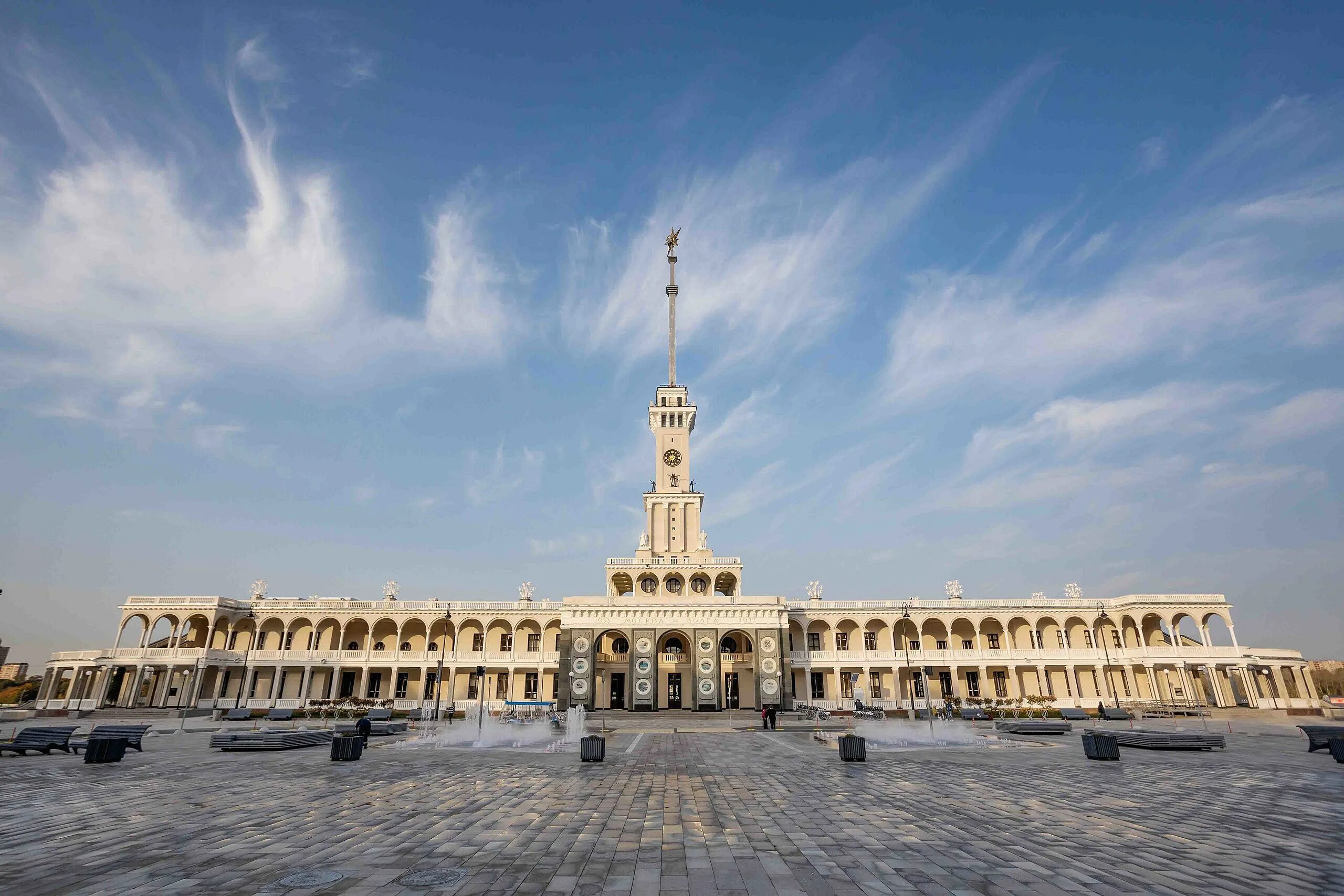 Северный речной вокзал москва 2022. Северный речной вокзал. Северный речной вокзал. Речной порт москва речной вокзал. Северный химкинский речной вокзал.