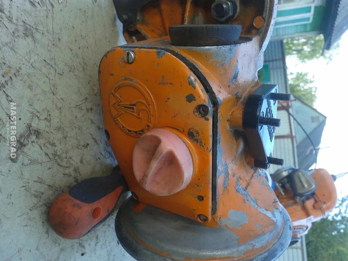 Редуктор бензопилы урал 2. Редуктор дружба. Редуктор дружба. Реверс-редуктор дкш-64 "волжанка. Бензопила дружба 4 редуктор.