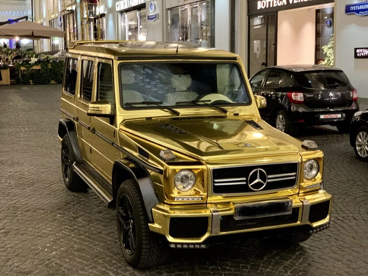 Мерседес гелендваген москве. Золотой Mercedes-AMG g63. Мерседес Гелендваген золотой. Мерседес g63 золотой. G63 AMG Brabus золотой.