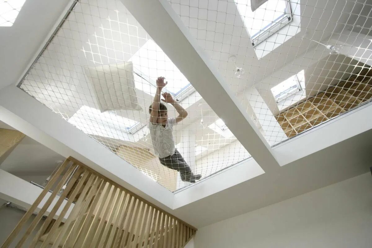 Под потолком лежат. Спальное место на антресоли. Под потолком лежат. Под потолком лежат. Под потолком лежат.