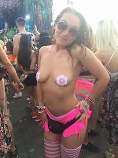 Slideshow raver tits.