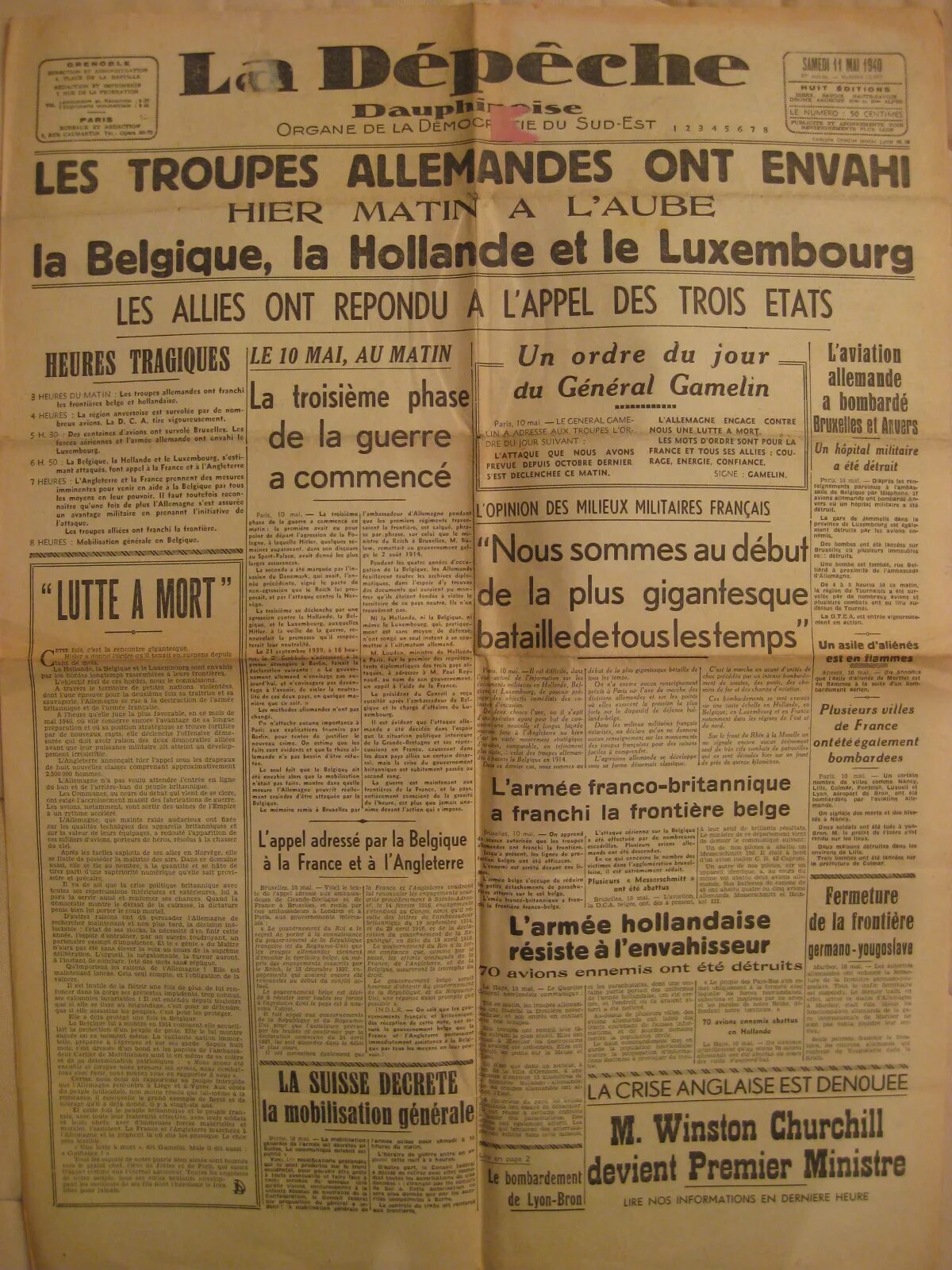 Старые газеты франции. Французская газета 4 буквы. Старые газеты франции. Старинные французские газеты. Газетный лист фон.