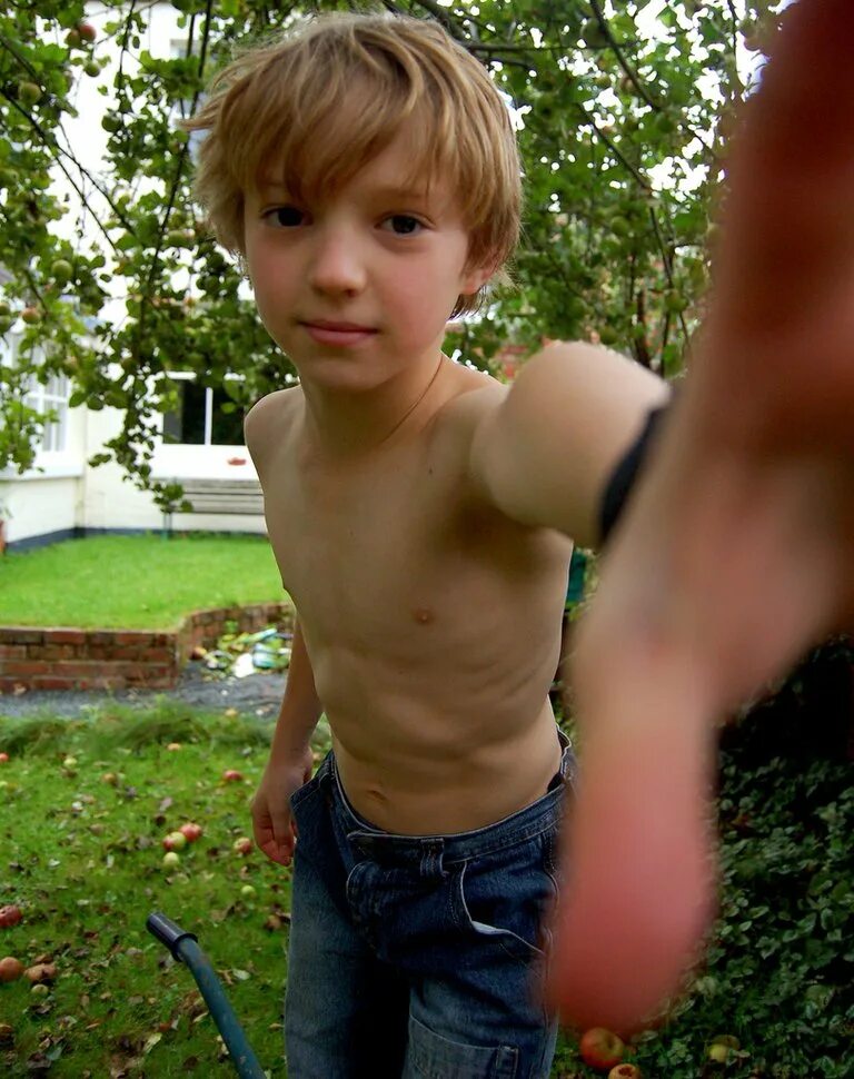 Мальчик пипи. Мальчики в diaper. Little boys dicks. Мальчики дошкольники пипи. Dicky boy14.