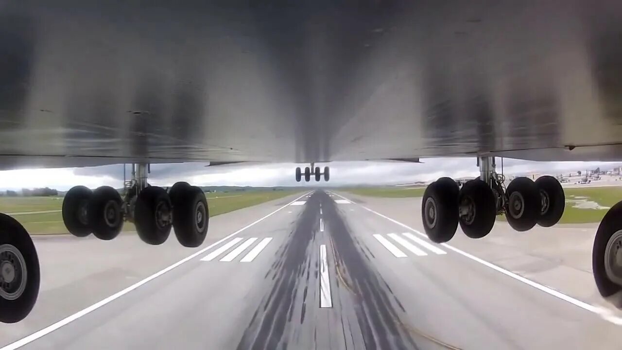 Шасси выпущены. Ан-124 шасси. шасси самолета выпуск. шасси грузового самолета. серийно выпускаемые шасси.