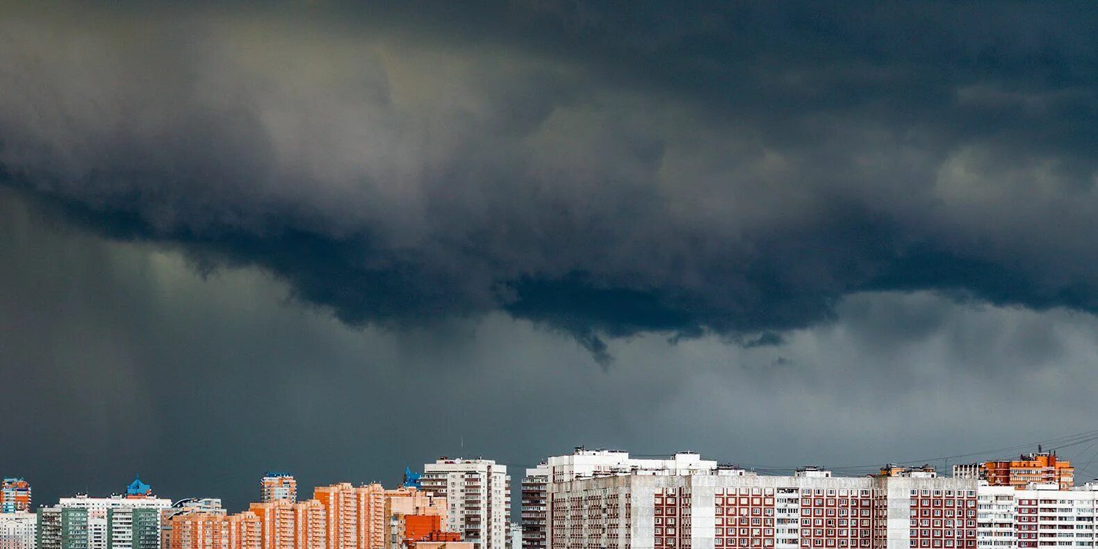 Штормовая погода в москве. Смерч в Мытищах 15 июля 2021. Гроза в Москве 15 июня 2021. Гроза и град в Москве. Гроза в Москве 17 сентября 2020.