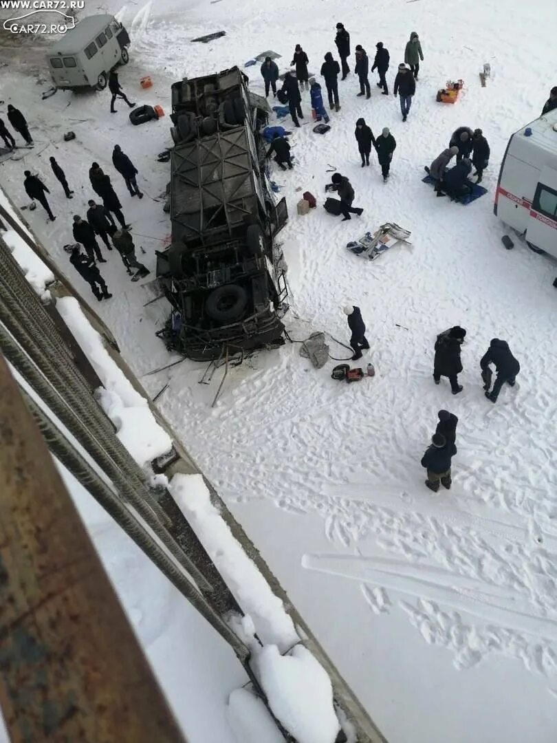 Когда упал автобус в питере. Автобус упал с моста в забайкалье 2019. дтп с автобусом в забайкальском крае 1 декабря 2019.