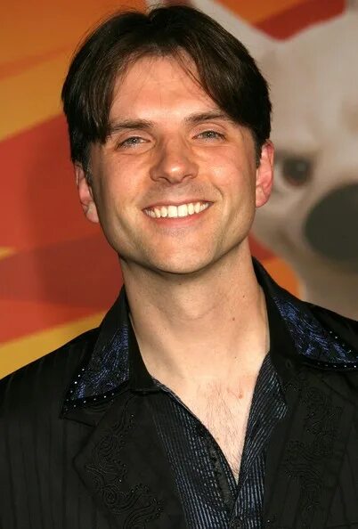 Байрон ховард. Байрон ховард с мужем. Кинорежиссер байрон ховард. Кинорежиссер байрон ховард. Байрон ховард и рич мур.