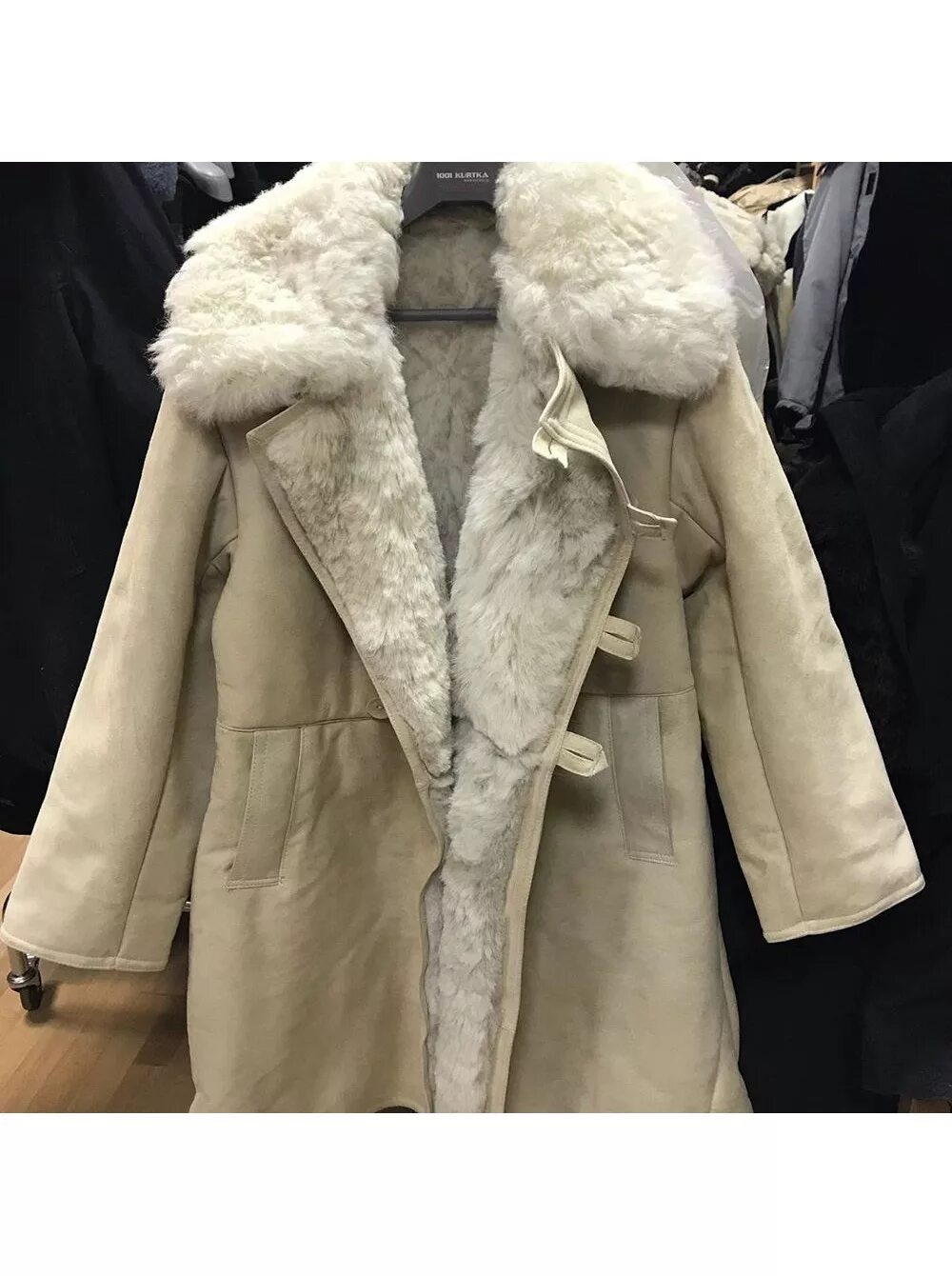 Армейская овчина. Тулуп бекеша ркка 1941. Караульный тулуп ссср. Полушубок армейский бекеша. Тулуп бекеша ркка 1941.