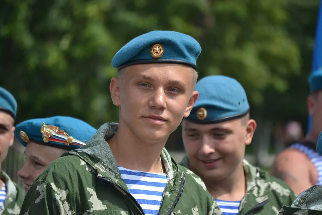 Берет «вдв». Малыши в десантной форме. Молодой десант. Юный десант беркут. Молодой десант.