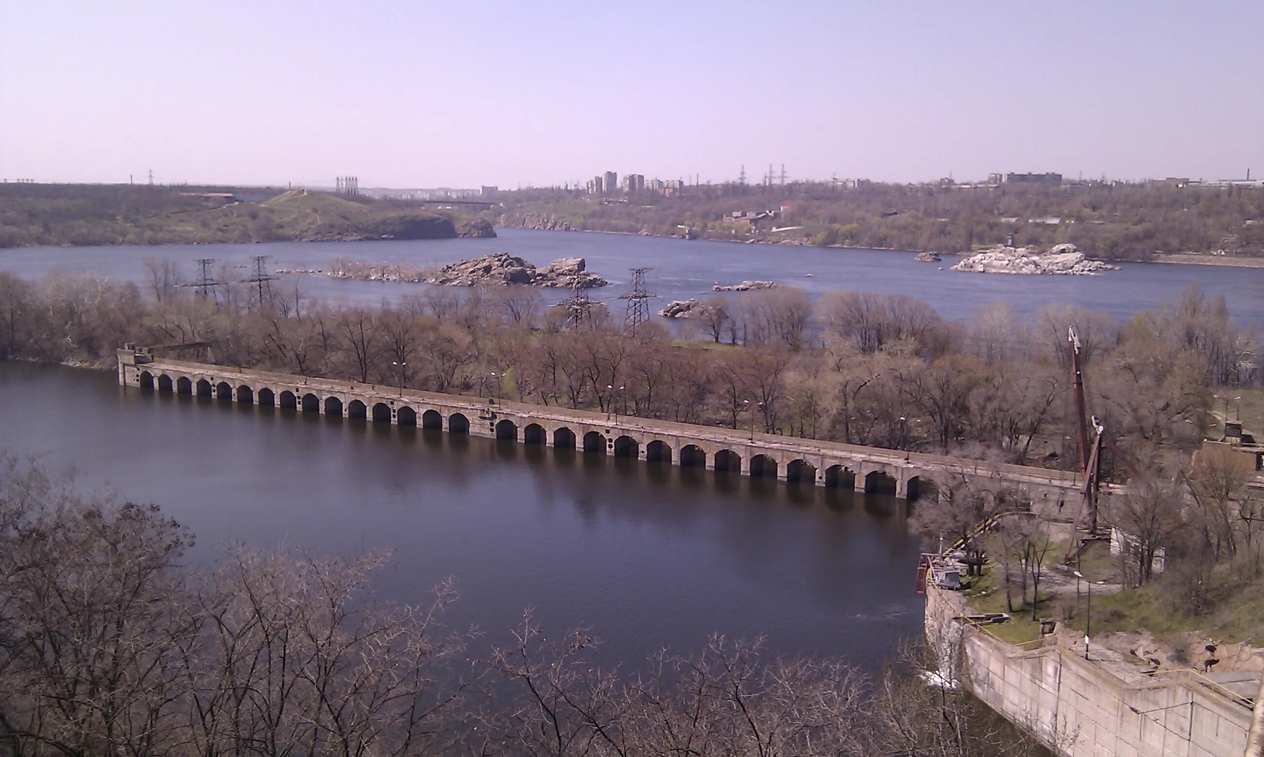 Днепр пороги остров Хортица. Дамба Каменка Днепровская. Пороги Днепра в Запорожье. Днепр Хортица состояние реки.