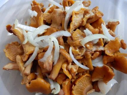 Лисички маринованные с чесноком