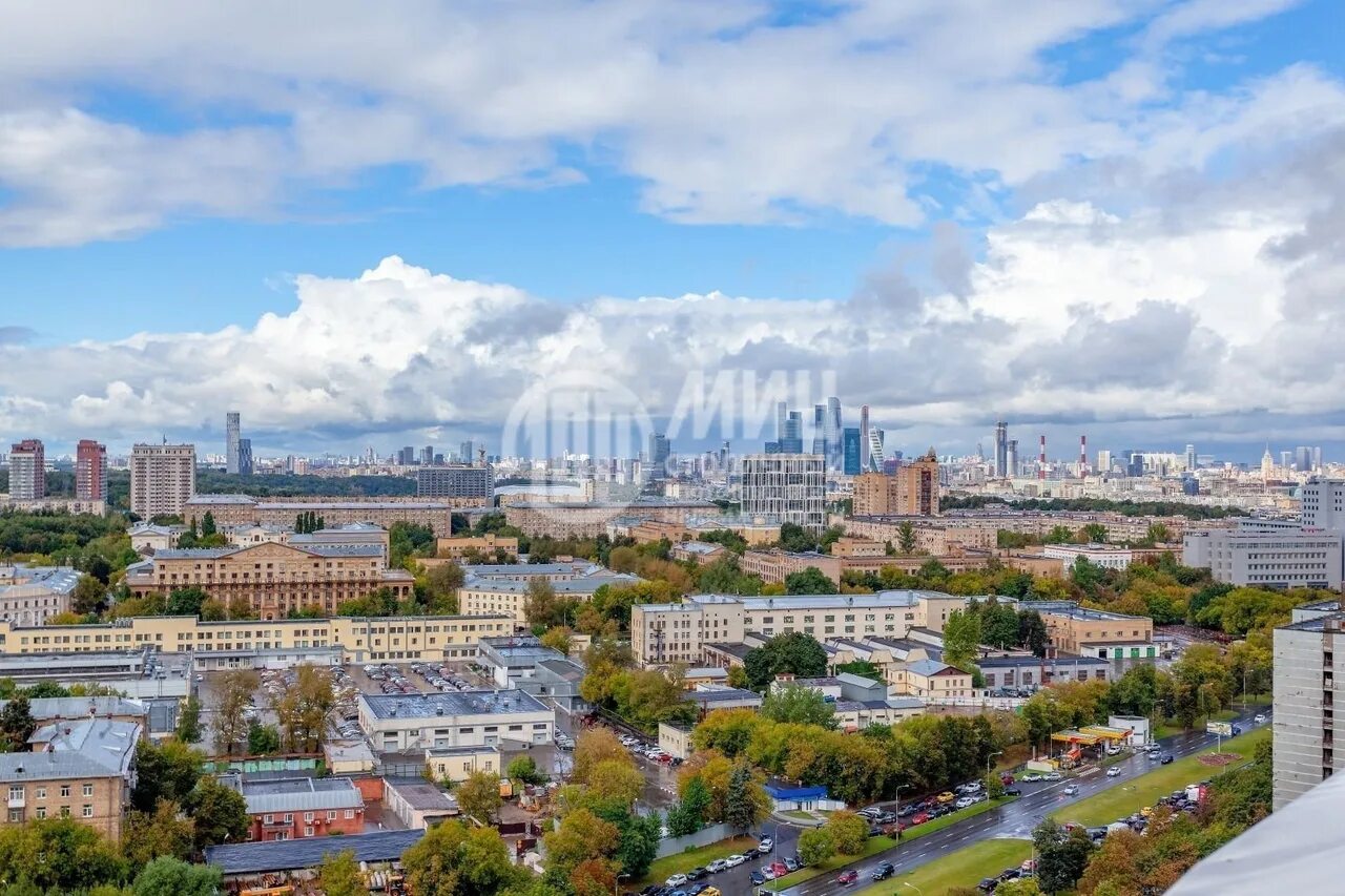 Вид 17. Москва, проспект 60-летия октября, 17. Пр-т 60-летия октября, 17, башня Москва с воздуха. Московский проспект, дом 17. Москва, пр. 60 летия октября, д.17.