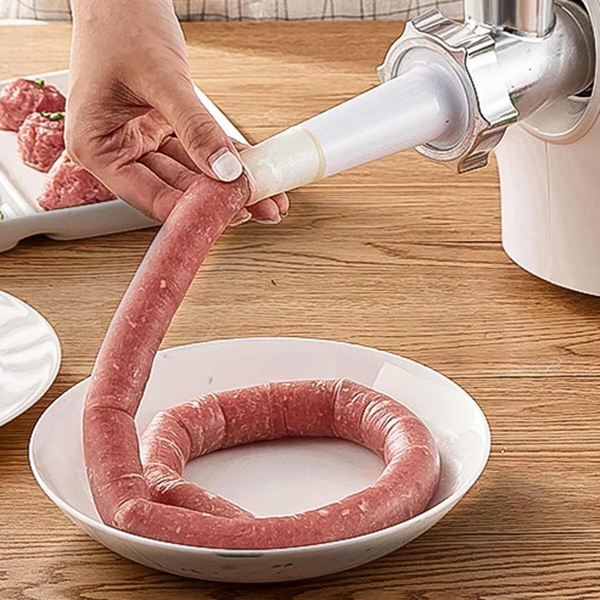 Домашняя колбаса мясорубка. Насадка для колбасы. насадка для кеббе. мясорубка для колбасы. мямлручка для колбасы.
