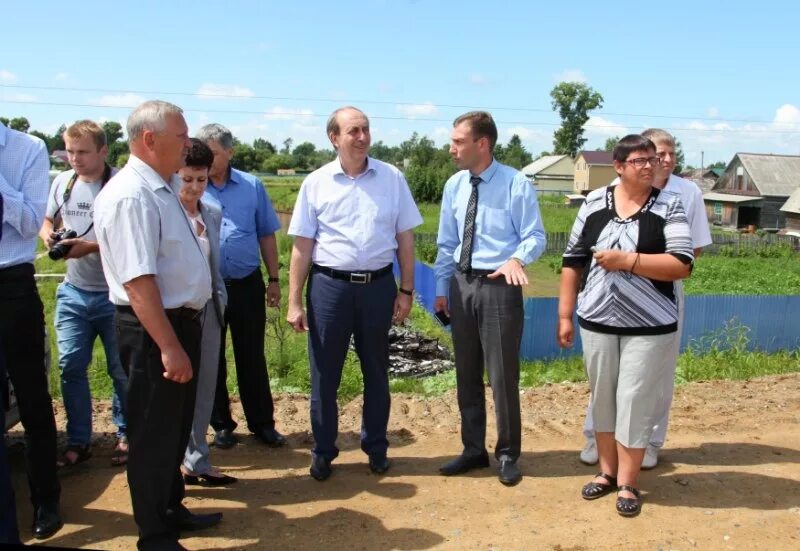 Николаевка еврейской. Поселок Николаевка ЕАО. Poselik nekolayevka yevreyskiy Avtonomniy Oblast. Николаевка (Еврейская автономная область). Директор 7 школы ЕАО П Николаевка.