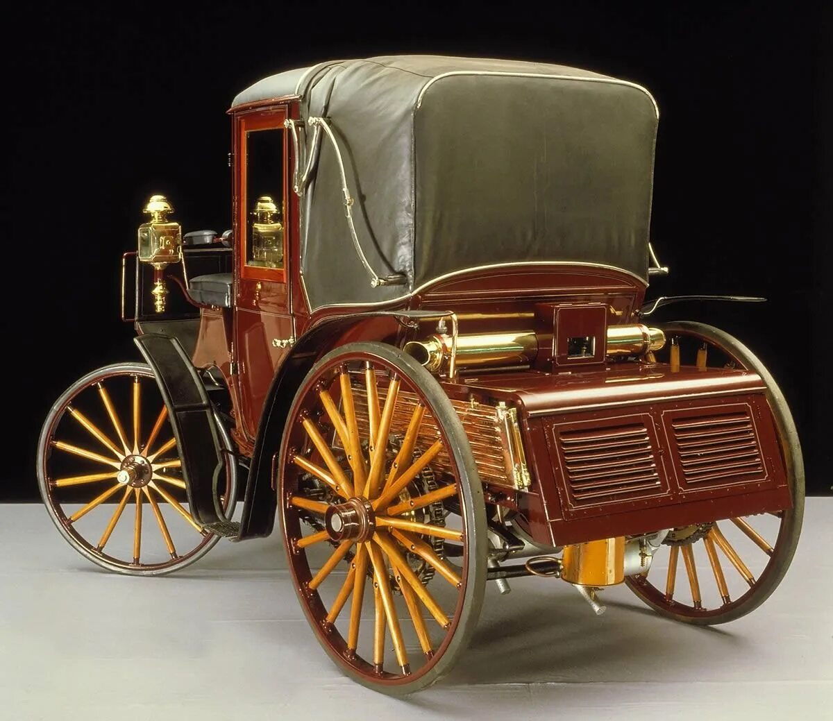 1 автомобиль мерседес. Mercedes Benz 35ps. Mercedes-Benz 1901 года. Mercedes Benz 1897. Первый Мерседес Бенц 1896.