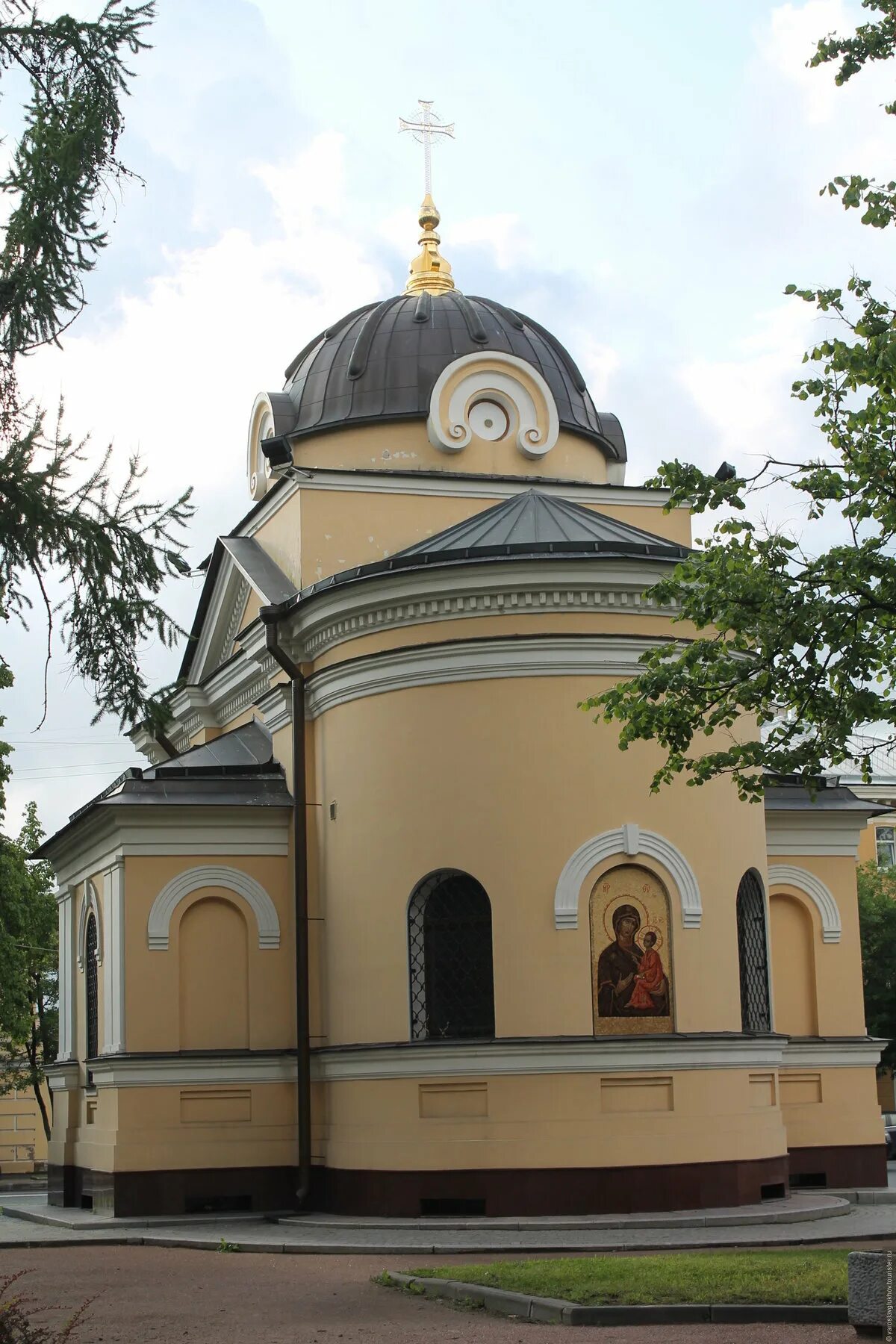 храм часовня тихвинской иконы божией матери. часовня св екатерины в кронштадте. часовня тихвинской иконы божией матери в сестрорецке. тихвинская часовня. тихвинская часовня в кронштадте осень.